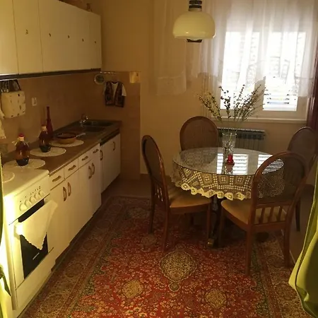 Apartmán Frane 6+2 *