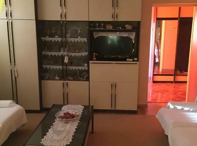 Frane 6+2 Brodarica (Sibenik-Knin)